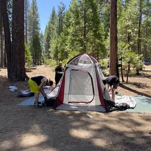 The fellas setting un camp