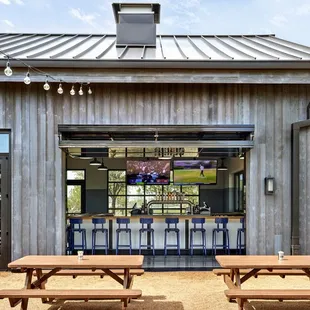 the outside of the ice house