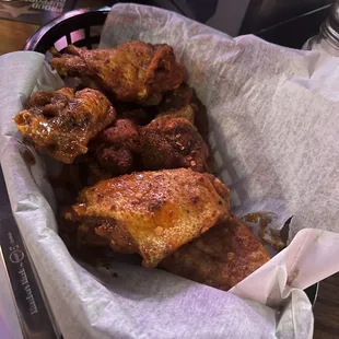 Wet 7-pepper wings