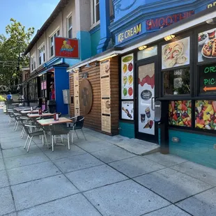 the outside of a restaurant