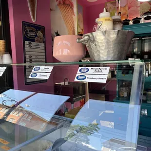 sushi and sashimi, interior