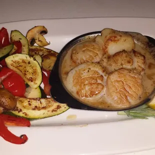 Scallops with sautéed vegetables