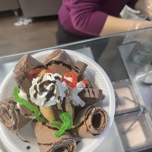 Rolled chocolate ice cream with 2 toppings