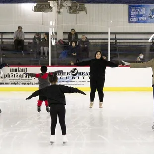Group Lessons - Learn to Skate