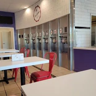 This place is soooo good! They have the best yogurt, ice cream, and smoothies!