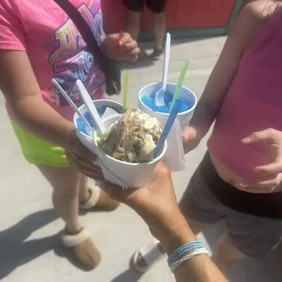Key lime pic snow cone with cheesecake bites!