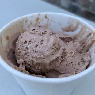 Creamy delicious chocolate peanut butter which is always a winning combo that melts in your mouth.