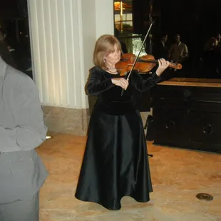 woman playing violin