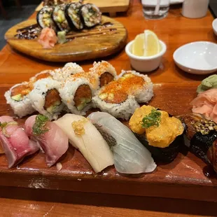 Take combination (8 pcs nigiri- Tina, salmon, yellowtail, escolar, sea bass, red snapper, spicy scallop, eel - &amp; spicy tuna roll)