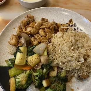 Chicken, vegetables and fried rice hibachi