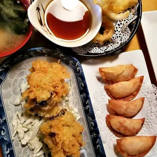 food, chicken wings and fried chicken
