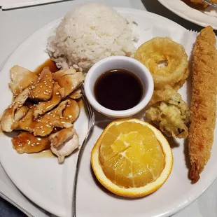 This is the kids plate you get a lot of food