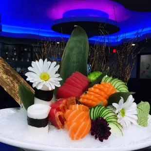 Tuna and samlon sashimi