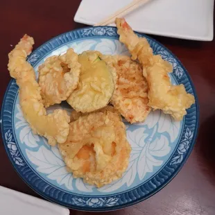 Appetizer Tempura AP: shrimp with sweet potatoes and zucchini!