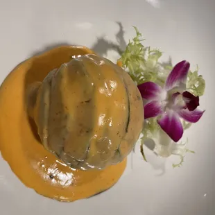 Spicy tuna avocado egg