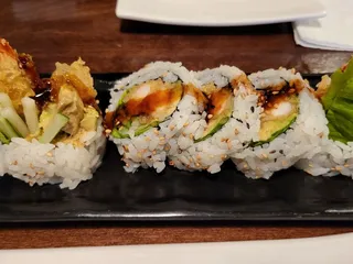Raku Sushi & Lounge