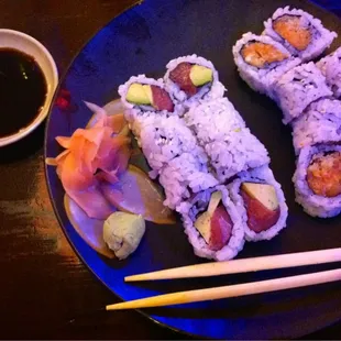 Tuna avocado &amp; spicy salmon sushi