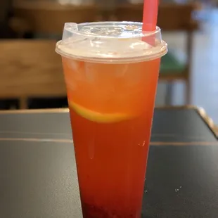 Lemon strawberry tea (no sugar and less ice)