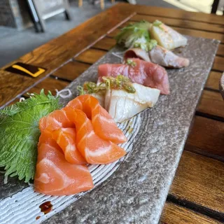 12 Pieces Omakase Sashimi