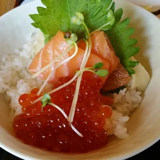 Salmon and Ikura Rice Bowl