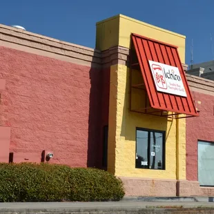 ramen and noodles, outside