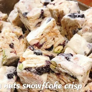 Plain nuts snowflake crisp