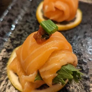 Hotate Rock&apos;n Roll (Seared Scallop wrapped with Salmon)
