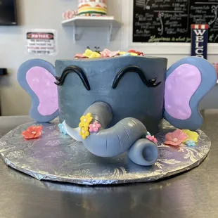 Buttercream marble elephant cake