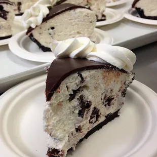 Peppermint Cookies &amp; Cream Pie
