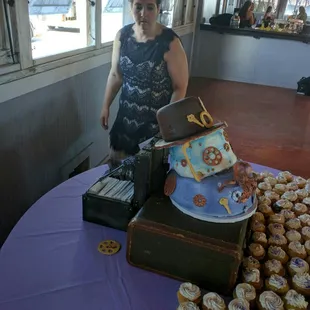 No refund and this disaster was blamed on everyone but the cake decorator.