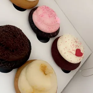 Vanilla, strawberry, red velvet, chocolate and crème brûlée.