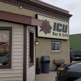 the outside of the restaurant