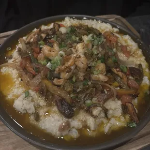 Jalapeño grits topped with beef ox tails, onion, and green peppers.