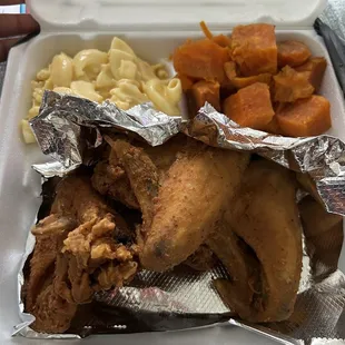 Fried chicken wings, Mac and cheese and yams.