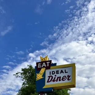 the sign for the restaurant