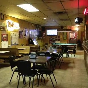 ows a restaurant with tables and chairs