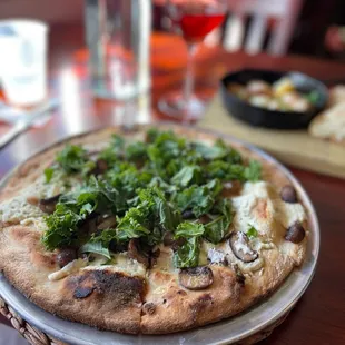 Kale &amp; Mushroom flatbread pizza