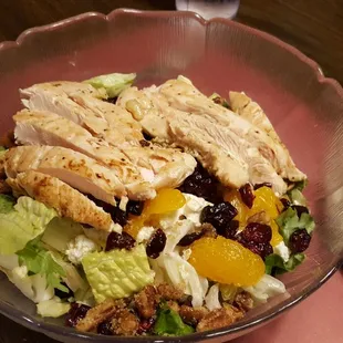 a bowl of salad with chicken