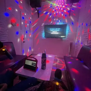 Small room for 2-4 people