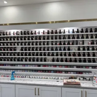 Renovated nail color bar