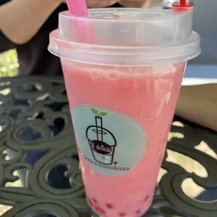 Strawberry slushy with strawberry pearls