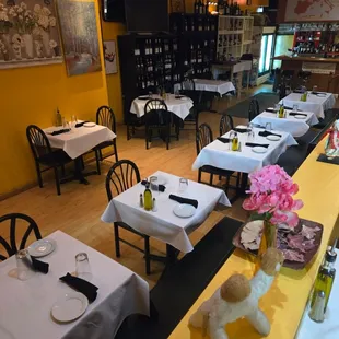 Lower level dining area