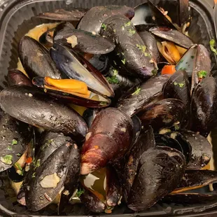 steamed mussels and carrots