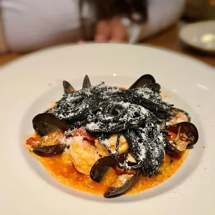 spaghettini nero ($20)