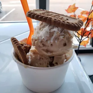 Vegan Biscoff with toasted coconut