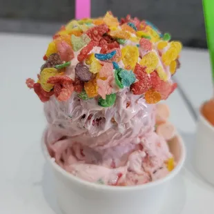 a bowl of fruity pebbles
