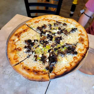 Funghi pizza (vegetarian)