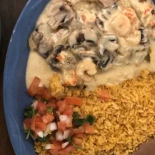 a plate of mexican food