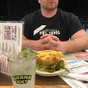 Queso the el chapo and el GUAPO in the background