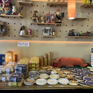 So many desserts